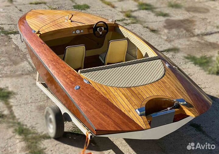 Спортивно-прогулочный катер 