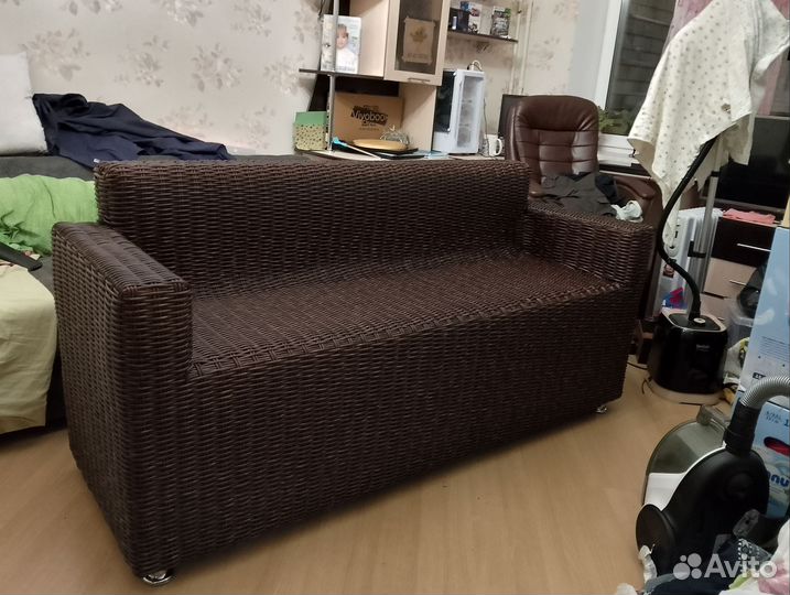 Диван из ротанга