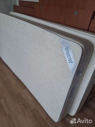 Двухъярусная кровать бу с матрасами + стеллаж