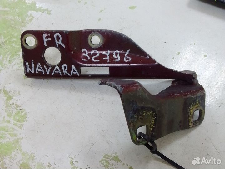 Петля капота Nissan Navara D40