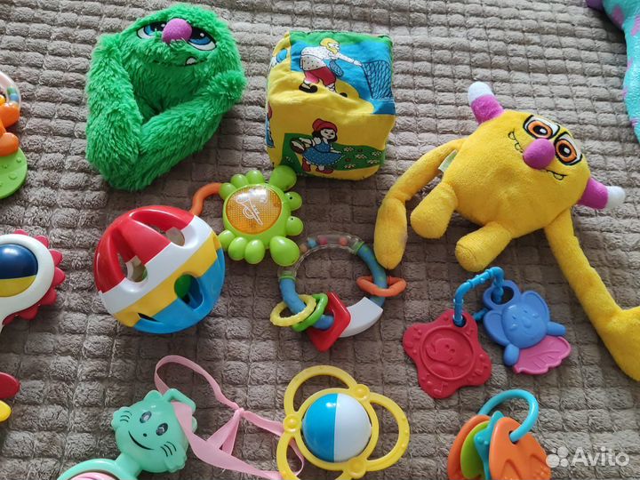 Детские игрушки для малыша пакетом