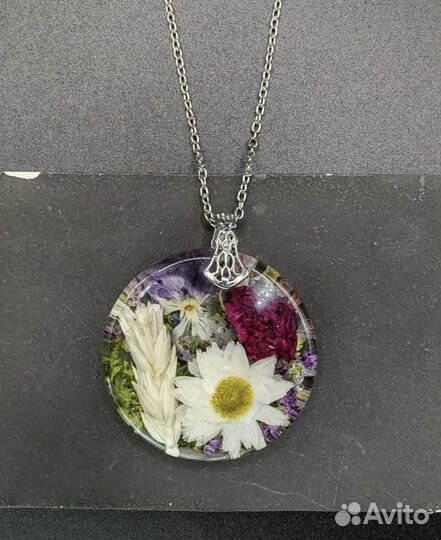 Кулон из эпоксидной смолы