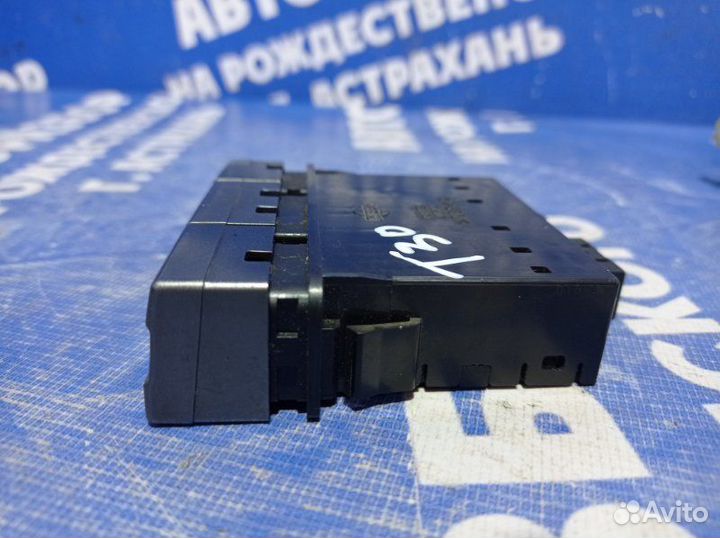 Блок кнопок Nissan X-Trail T30 внедорожник 2005