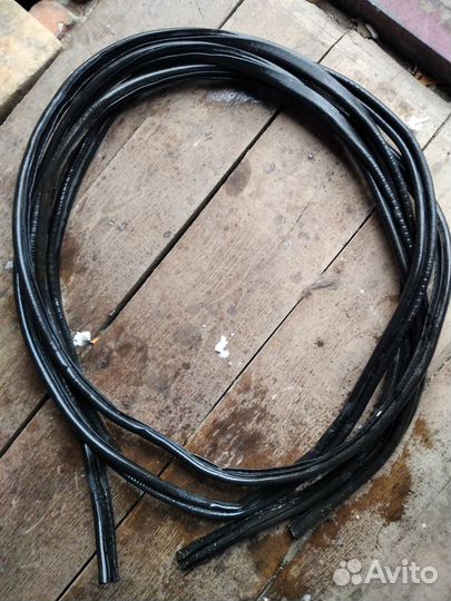 Уплотнительные резинки на двери автомобиля