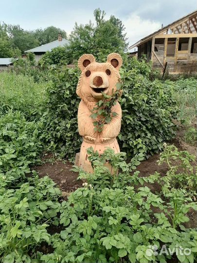 Скульптура из дерева медведь