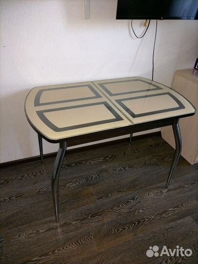 Кухонный стол