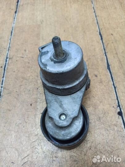 Натяжной ролик приводного ремня Opel Astra J