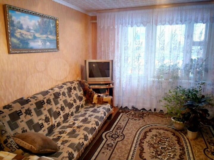 2-к. квартира, 57 м², 1/3 эт.