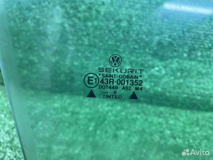 Стекло двери переднее правое Volkswagen Passat B4