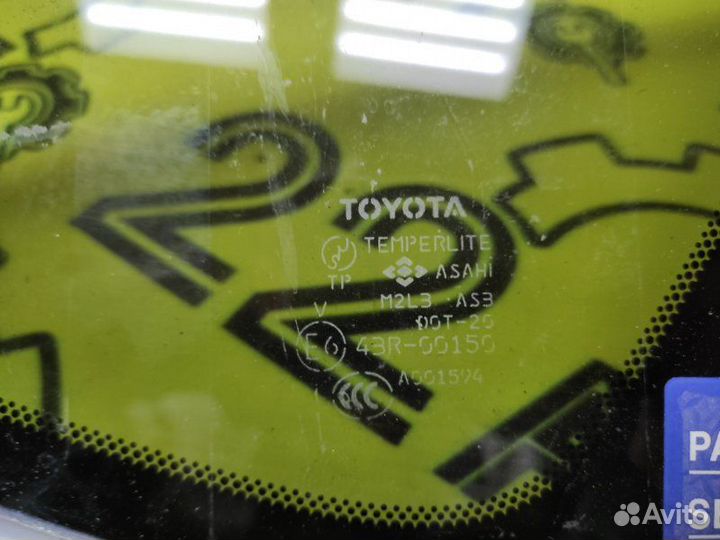 Форточка задняя правая Toyota Harrier MCU30 1mzfe