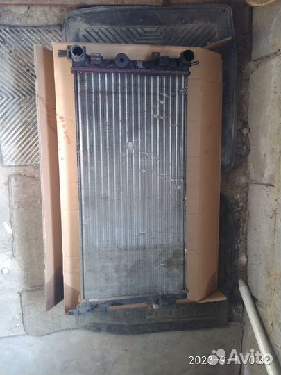 Радиатор Фольксваген Поло 1.6 cfna 2012г.в