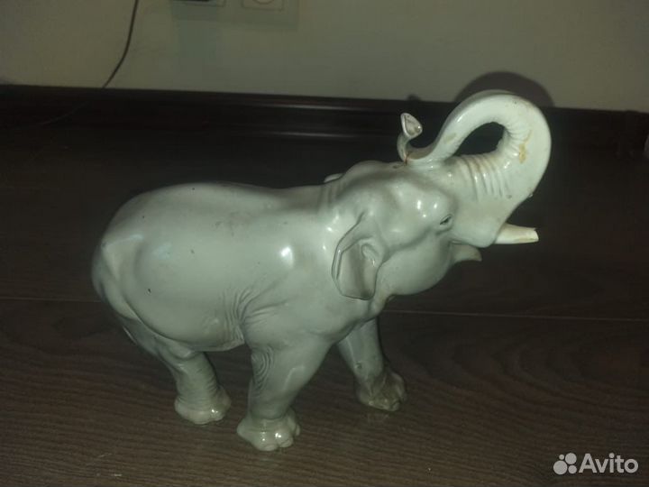 Статуэтка фарфор