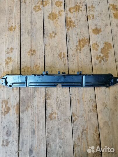 Кронштейн диффузора Toyota e150