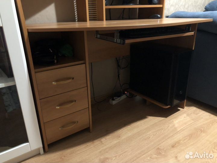 Компьютерный стол