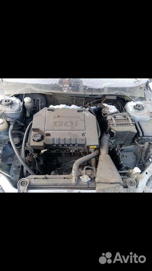 Много запчастей на mitsubishi lancer цедия