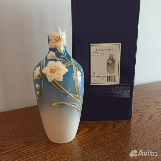 Ваза Franz лепка ручная работа белая фрезия