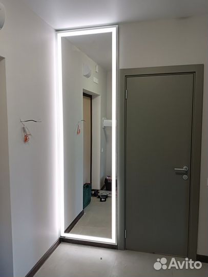 Парящее зеркало с подсветкой