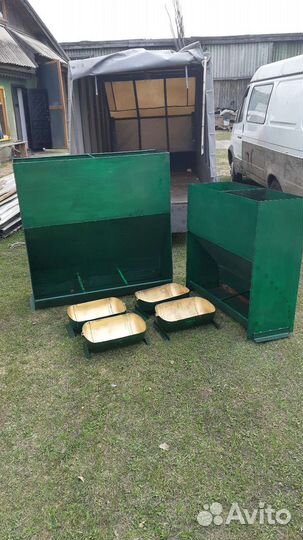 Бункерная кормушка для свиней