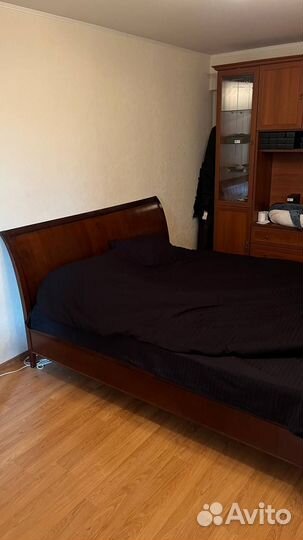 Кровать из массива и матрас 180х200