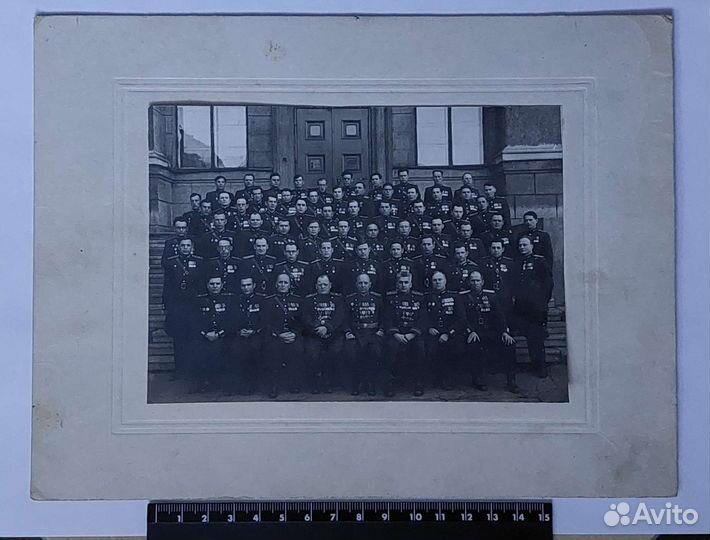 Генералы, офицеры с наградами. Старинное фото