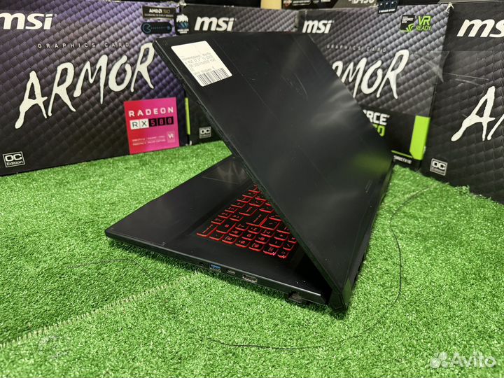 Ноутбук MSI / 17