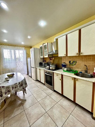 3-к. квартира, 76 м², 1/10 эт.