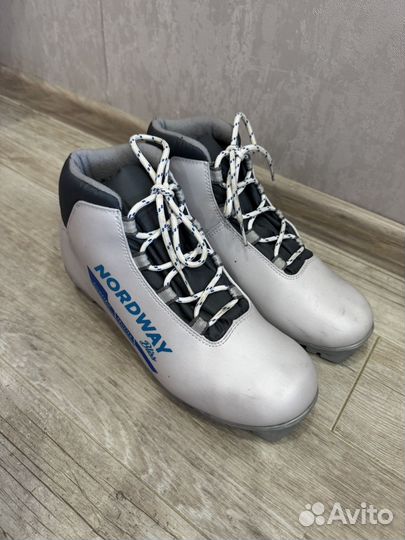 Лыжные ботинки