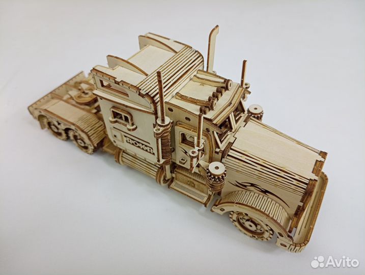 Модель грузовика, дерево, в сборе. Подарок мужчине