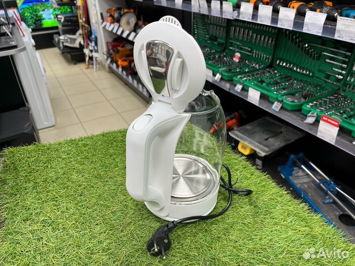 Чайник электрический StarWind SKG1056 (лб80а)