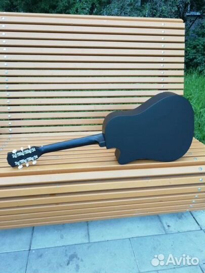 Акустическая гитара