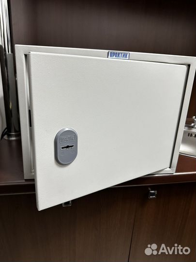 Сейф металлический