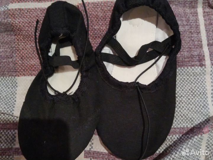 Спортивный купальник и чешки для танцев