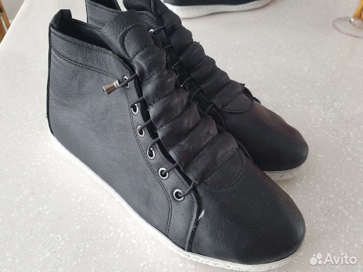 Кожаные ботинки