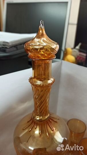 Графин с оленем внутри и 4 стопки