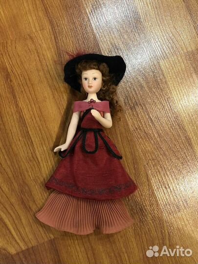 Куклы фарфоровые