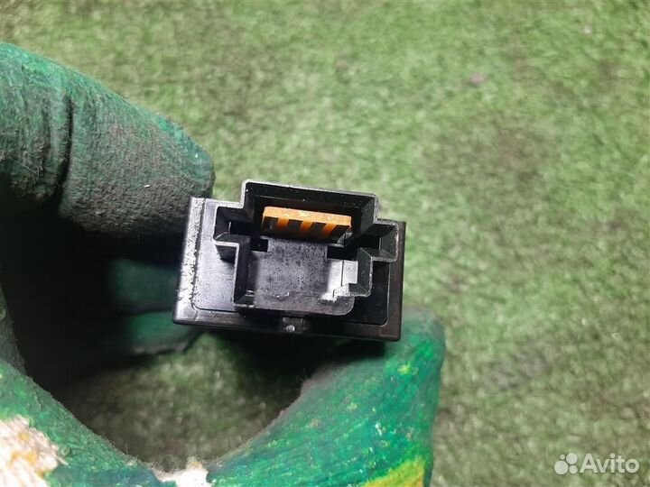 Кнопка парктроника Mitsubishi Grandis 2008