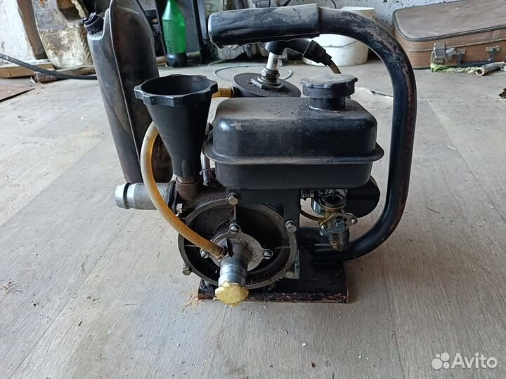 Помпа для воды бензиновая