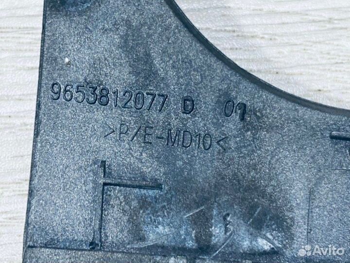 Рамка магнитолы Peugeot Partner