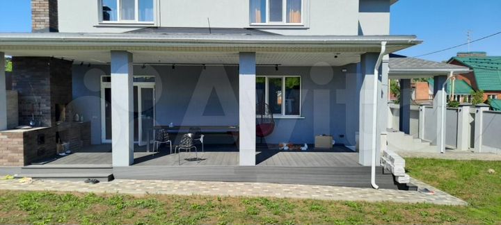 Коттедж 200 м² на участке 5,5 сот.