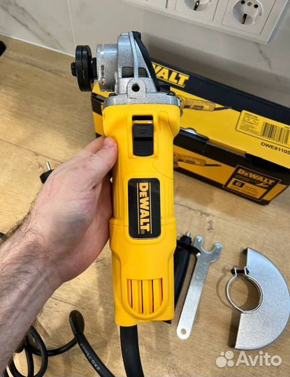 Ушм болгарка Dewalt 720Ватт с регулировкой