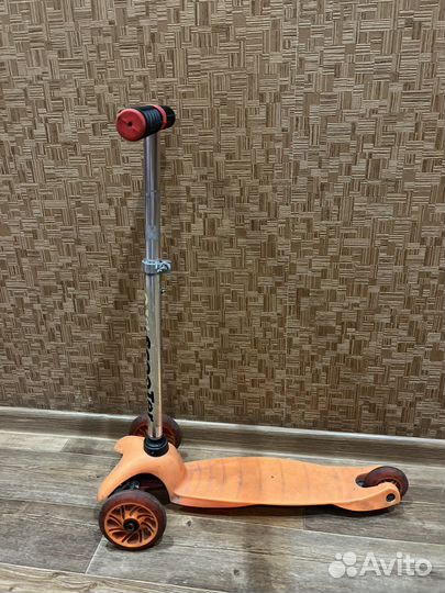Самокат трехколесный