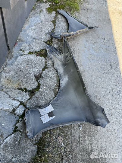 Крылья передние Lexus is 250 (GSE20)