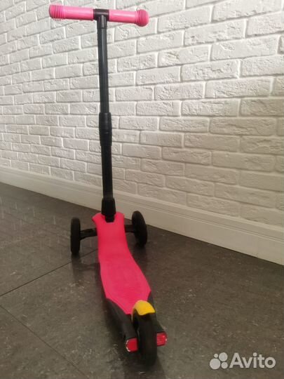 Самокат трехколесный