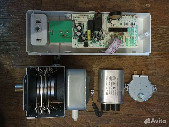 Микроволновая печь Midea am720c4e-w