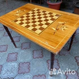 Шахматный столик в соломенном доме. thebestterrier.ru