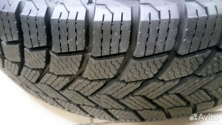 Michelin X-Ice Snow 215/60 R16 99H
