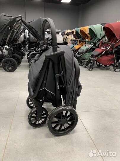 Коляска прогулочная Carrello Nero