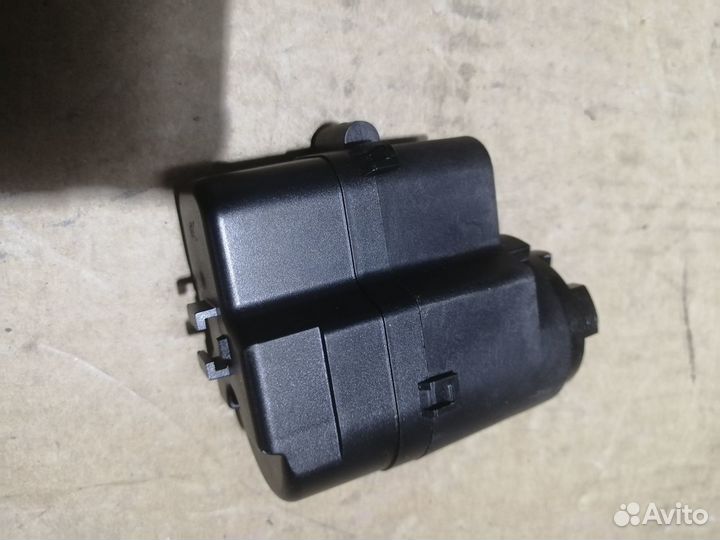 Мотор складывания зеркала Toyota