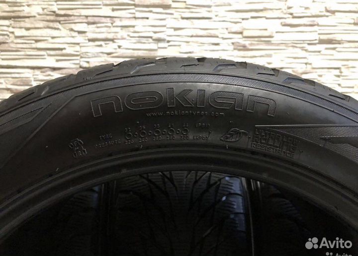 Nokian Tyres Hakkapeliitta R2 215/55 R17 98R