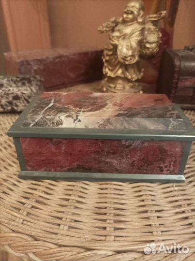 Шкатулка полудрагоценный камень